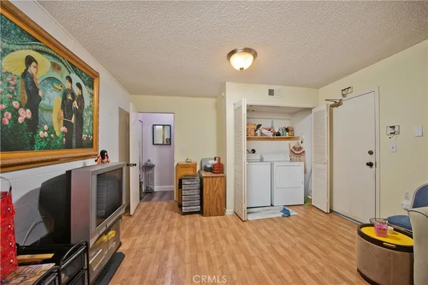 $3,800 | 5711 Owensmouth Avenue, Unit 107, Woodland Hills, CA 91367