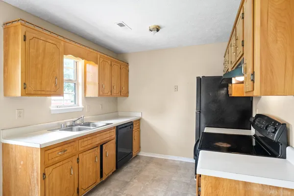 $1,250 | 2080 Carneal Lane, Oak Grove, KY 42262