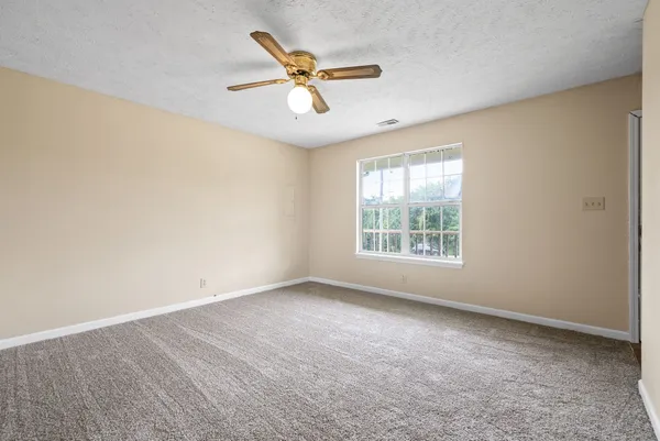 $1,250 | 2080 Carneal Lane, Oak Grove, KY 42262