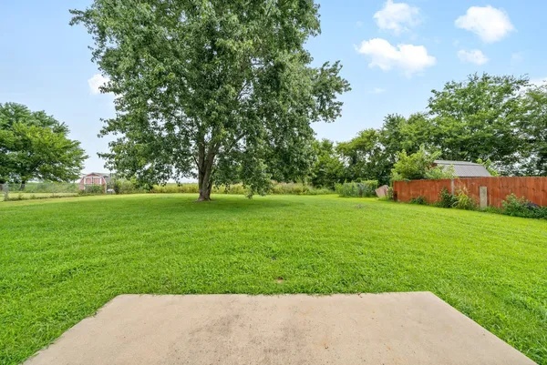 $1,250 | 2080 Carneal Lane, Oak Grove, KY 42262