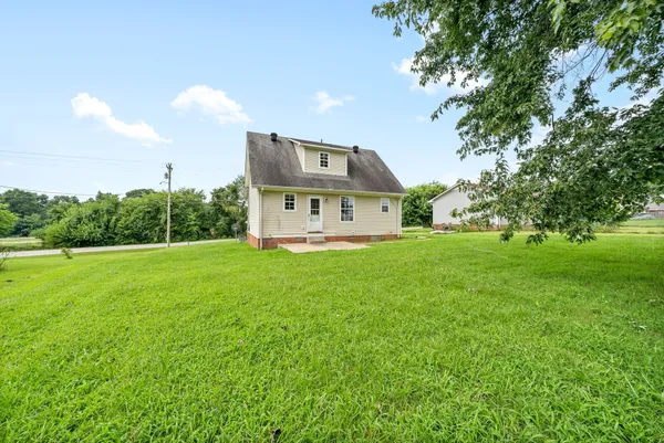 $1,250 | 2080 Carneal Lane, Oak Grove, KY 42262