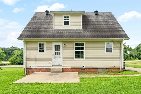 $1,250 | 2080 Carneal Lane, Oak Grove, KY 42262