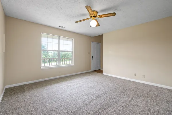 $1,250 | 2080 Carneal Lane, Oak Grove, KY 42262