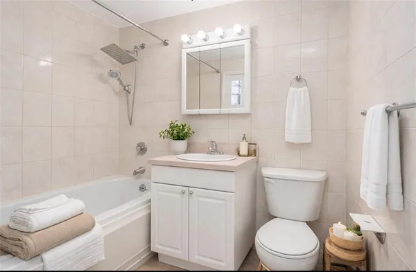 $665,000 | 2072 Ocean Avenue, Unit 701 | Midwood