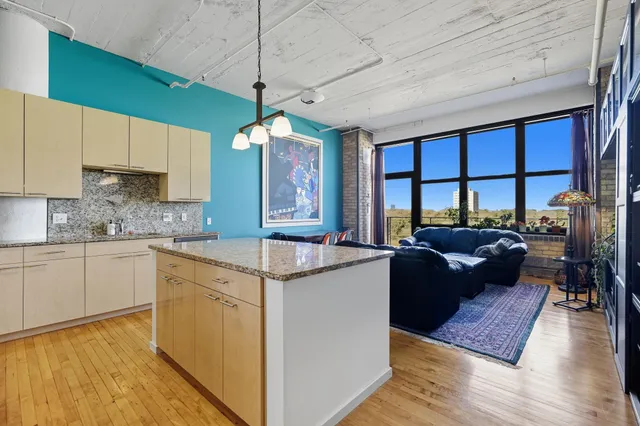 $299,900 | 290 Market Street, Unit 405, Minneapolis, MN 55405