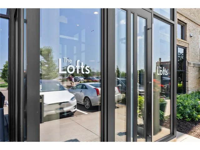 $299,900 | 290 Market Street, Unit 405, Minneapolis, MN 55405