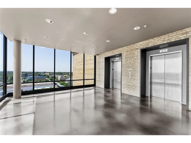 $299,900 | 290 Market Street, Unit 405, Minneapolis, MN 55405