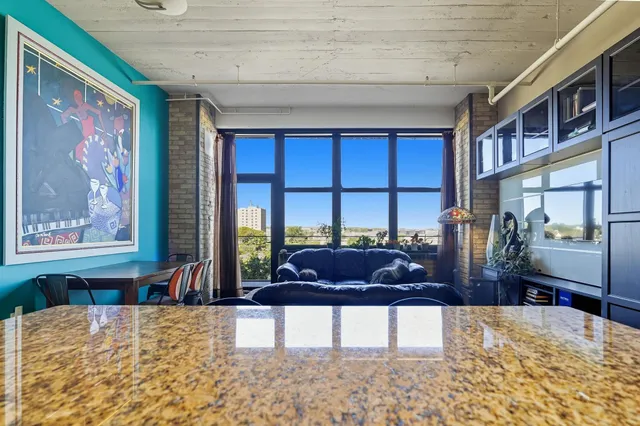 $299,900 | 290 Market Street, Unit 405, Minneapolis, MN 55405