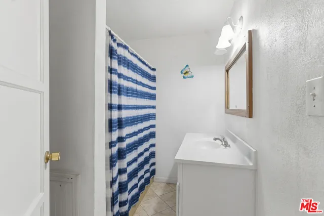 $260,000 | 1700 Airport Drive, Bakersfield, CA 93308