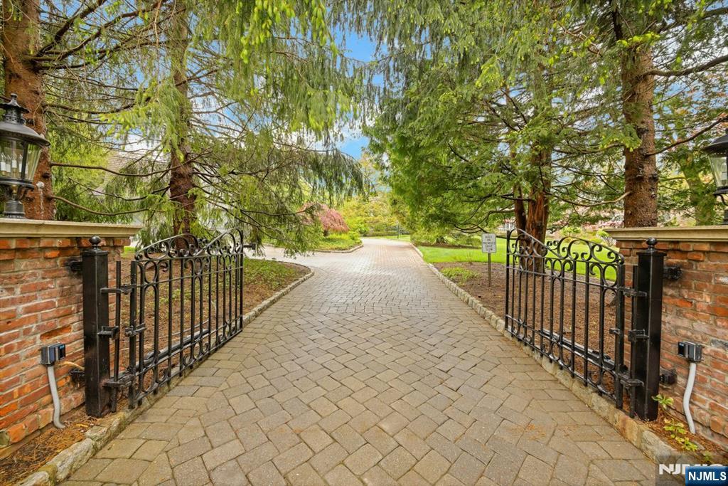 1055 High Mountain Road Franklin Lakes, NJ 07417 - Photo 22 of 24