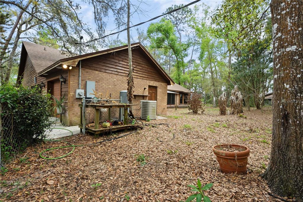 17055 Sweetwater Road Dade City, FL 33523 - Photo 50 of 53 a backyard of a house with table and chairs