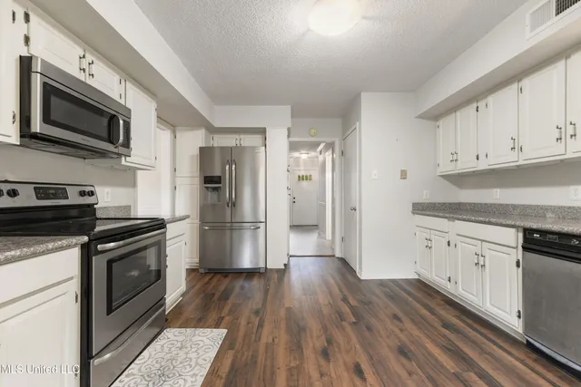 $215,000 | 30 Independence Drive, Unit 30, Gulfport, MS 39507