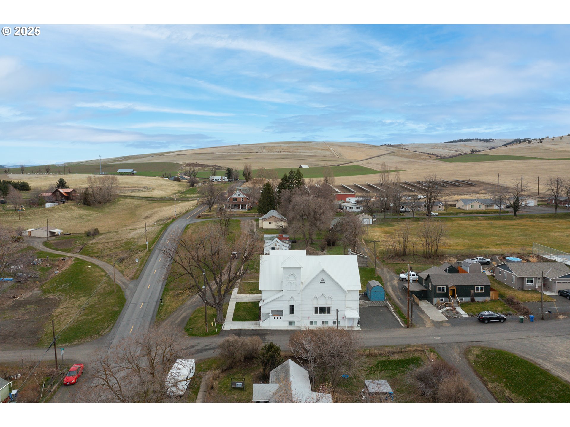 402 East Main Street Weston, OR 97886 - Photo 1 of 36 a view of a city