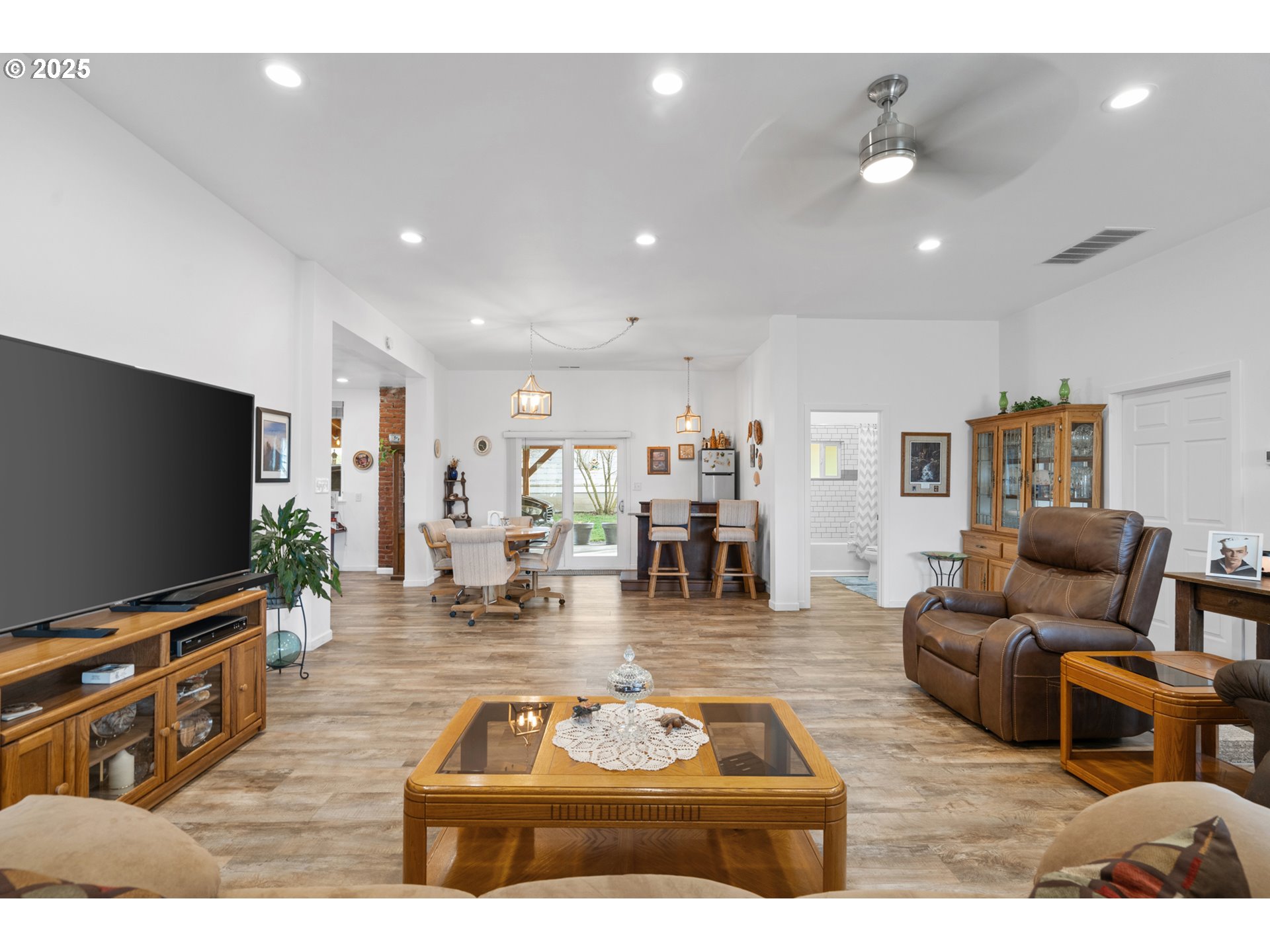 402 East Main Street Weston, OR 97886 - Photo 12 of 36 a living room with furniture and a flat screen tv