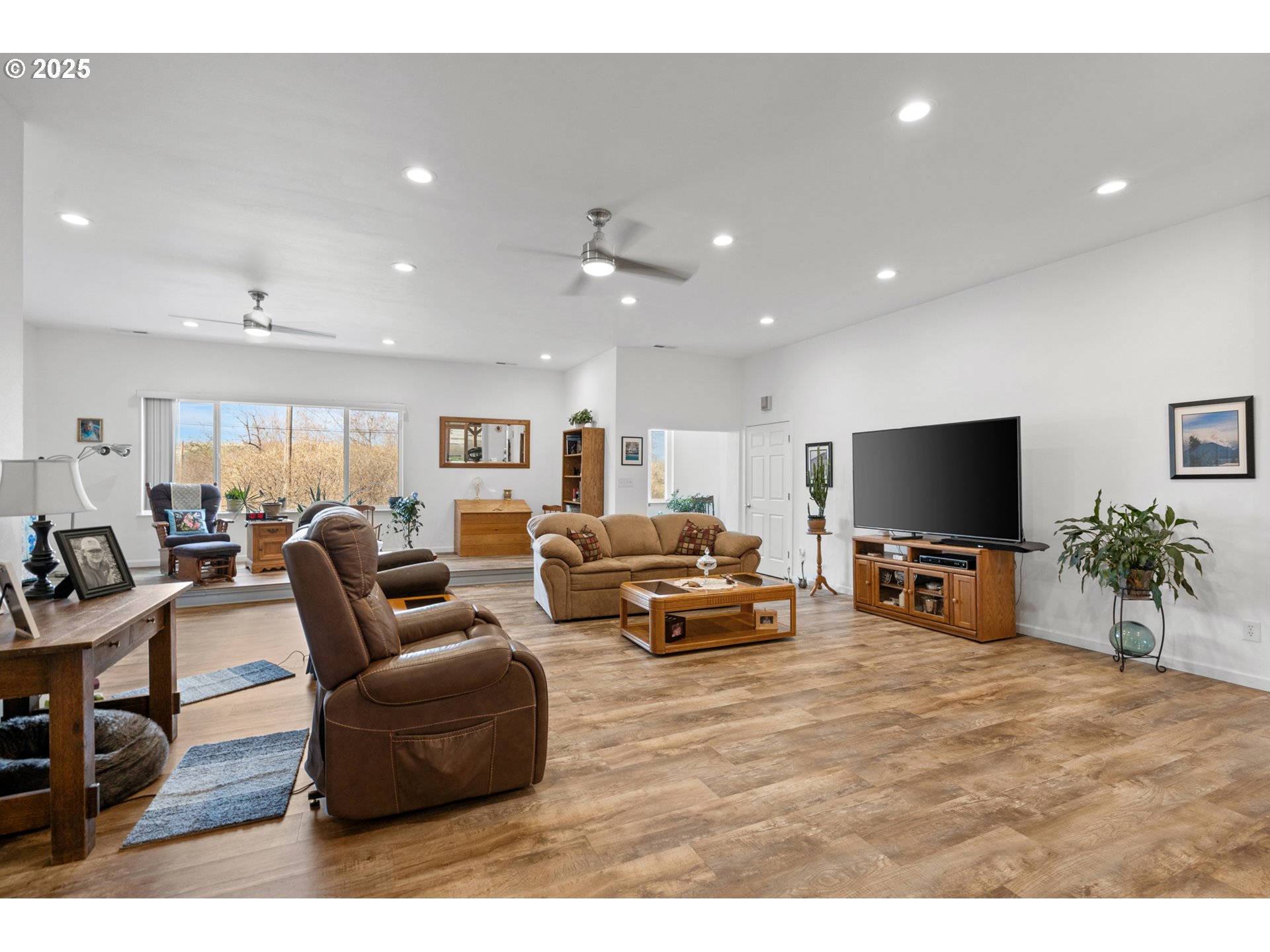 402 East Main Street Weston, OR 97886 - Photo 9 of 36 a living room with furniture and a flat screen tv