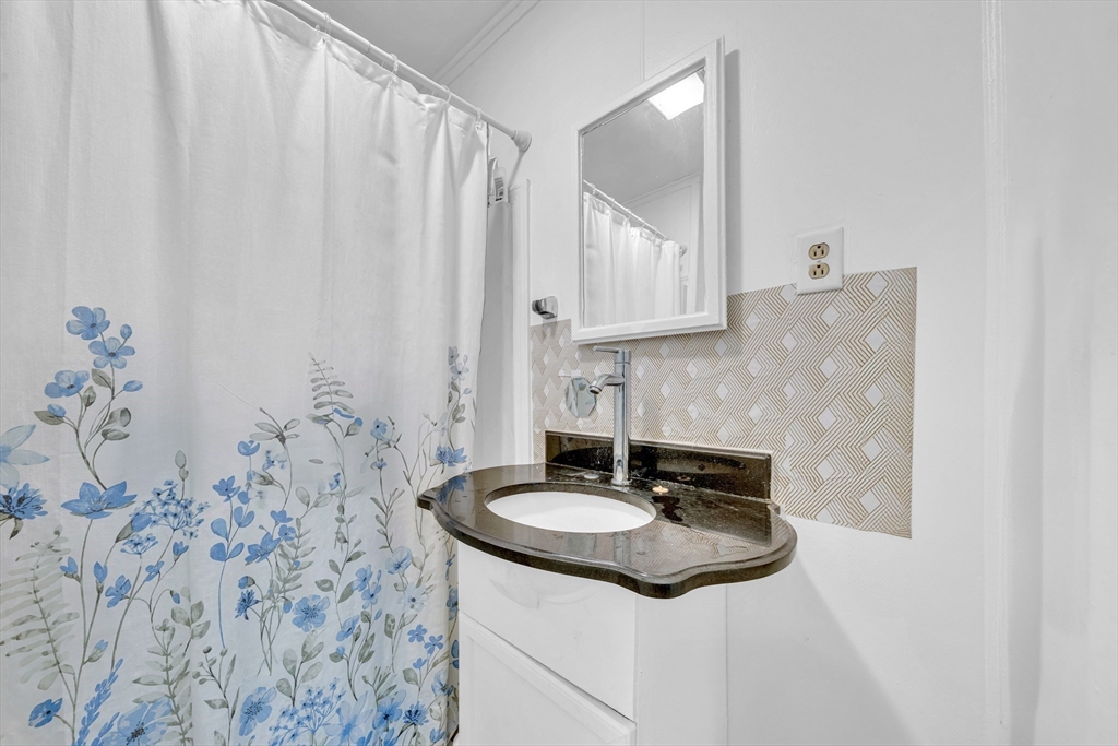 56 Park Street Hudson, MA 01749 - Photo 12 of 35