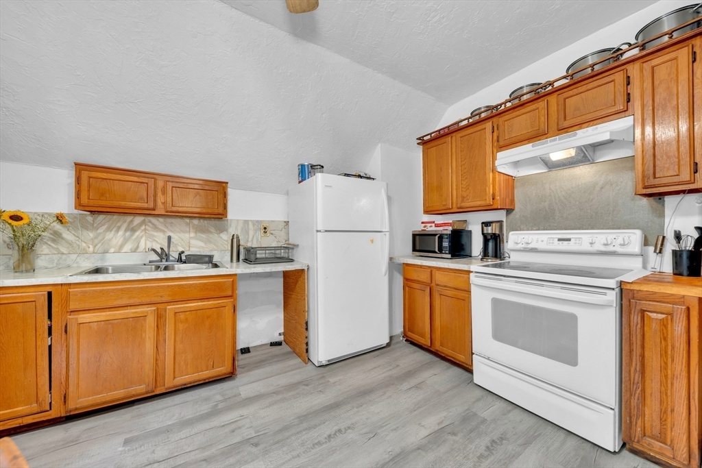 56 Park Street Hudson, MA 01749 - Photo 23 of 35