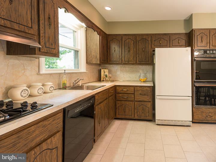 1279 June Road Huntingdon Valley, PA 19006 - Photo 9 of 23