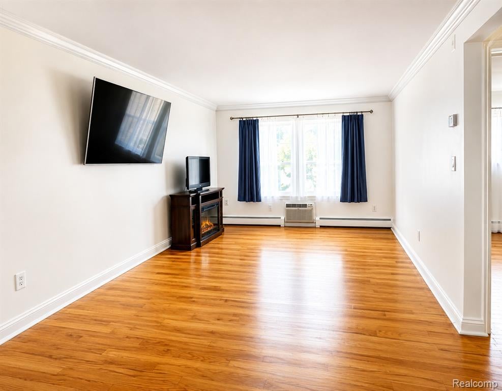 475 South Adams Road, Unit 10 Birmingham, MI 48009 - Photo 4 of 18 Gallery Image 4