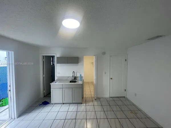 $1,300 | 1717 Northwest 16th Street, Unit B, Miami, FL 33125