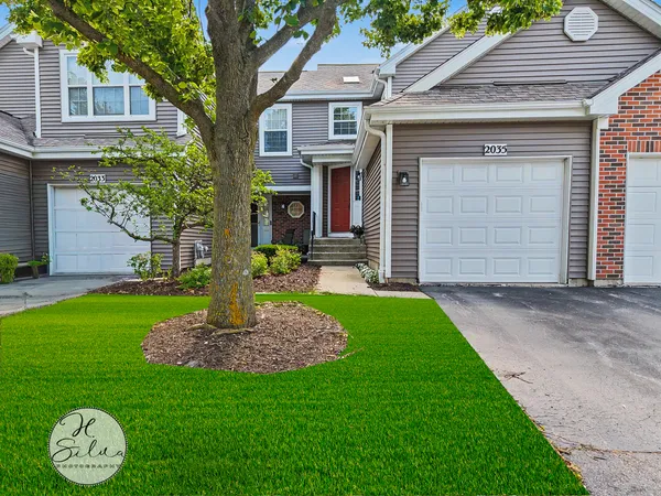 $264,900 | 2035 Waverly Lane, Unit 2035, Algonquin, IL 60102