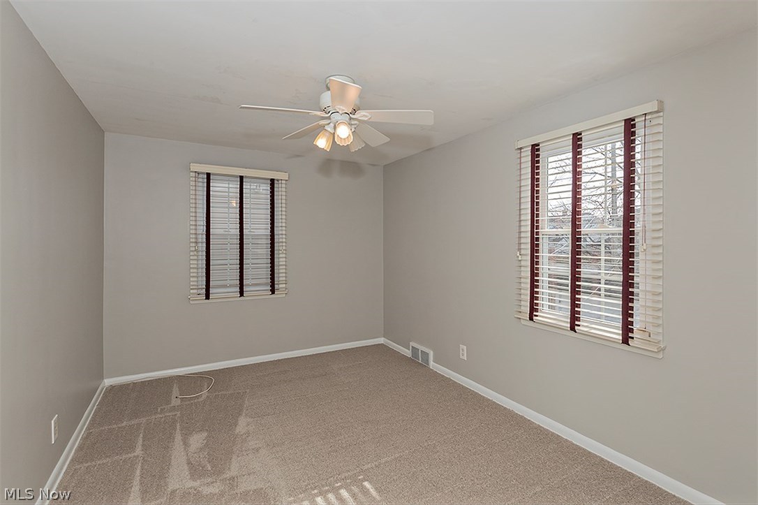 4024 Charlton Road Cleveland, OH 44121 - Photo 26 of 35