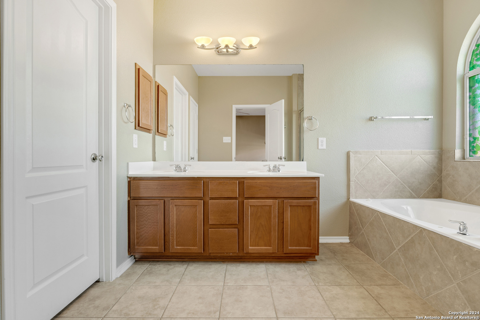 225 Crimson Tree Cibolo, TX 78108 - Photo 23 of 34 a bathroom with a sink double vanity and a bathtub