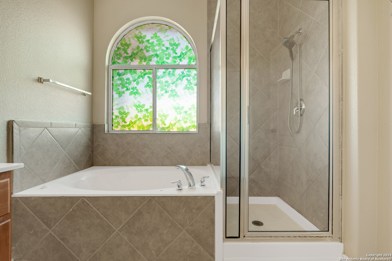 225 Crimson Tree Cibolo, TX 78108 - Photo 24 of 34 a bathroom with a bathtub and shower