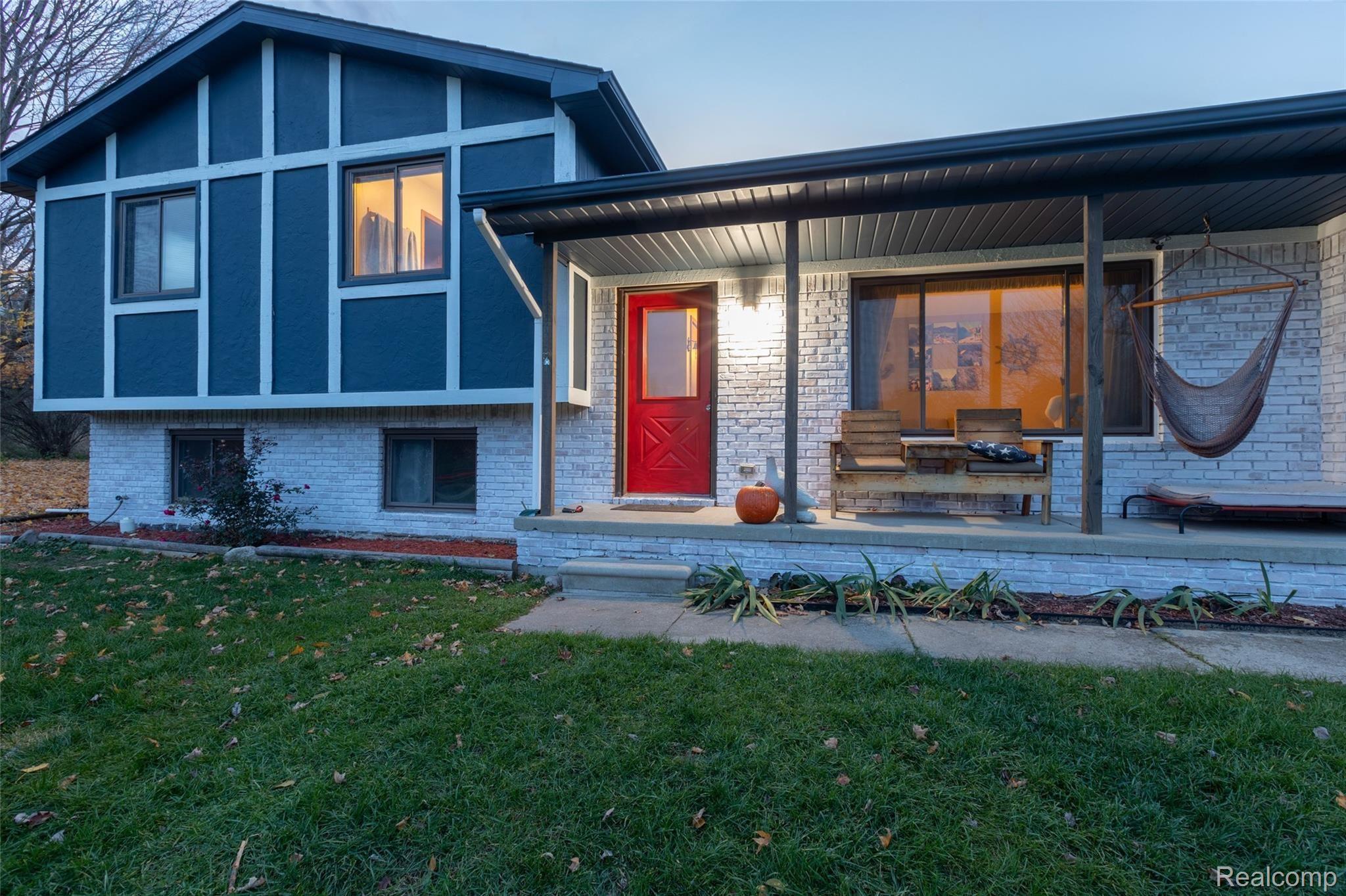 702 South Hacker Road Brighton, MI 48114 - Photo 17 of 17 IMG_5589-HDR.jpg