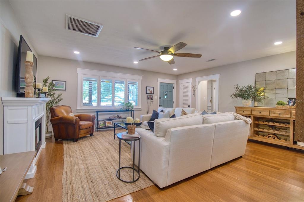 128 Edgewater Terrace Dunedin, FL 34698 - Photo 5 of 59