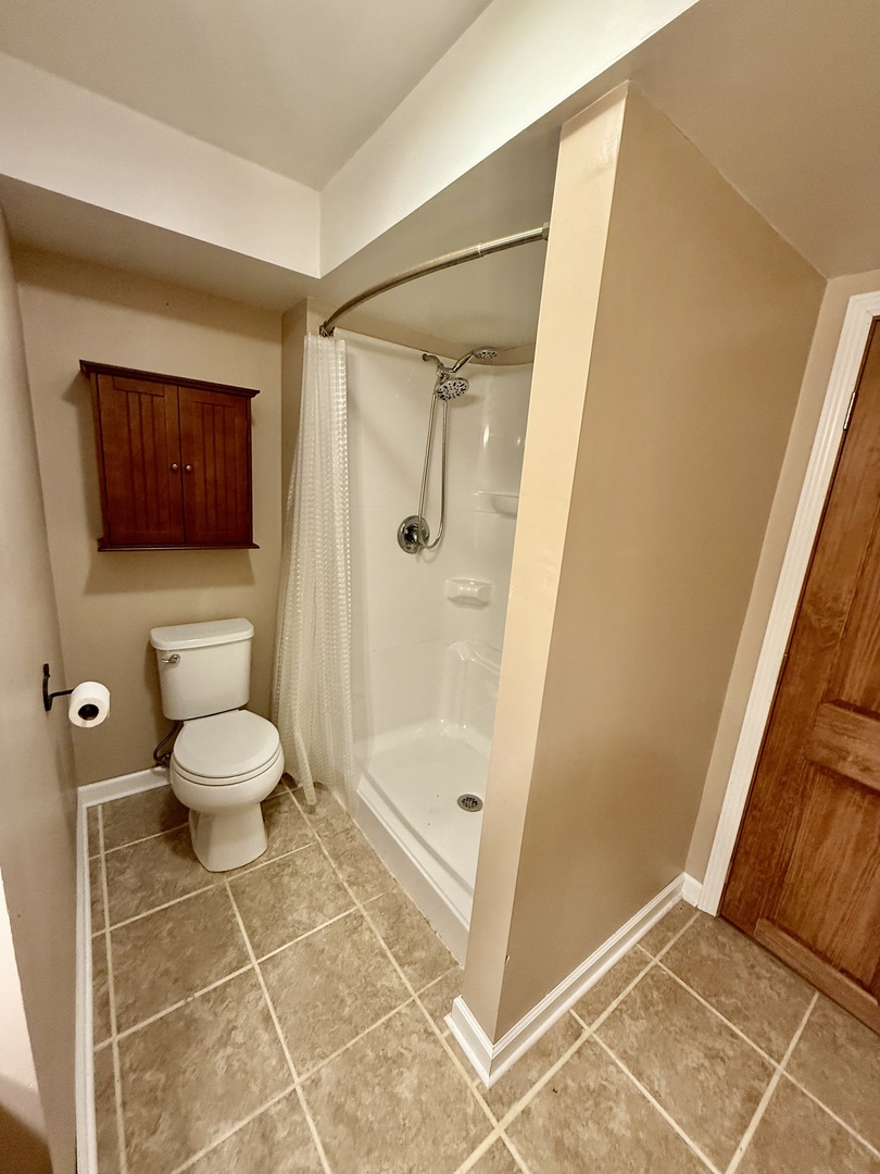 317 Plymouth Court Sycamore, IL 60178 - Photo 15 of 18 a bathroom with a toilet and a shower
