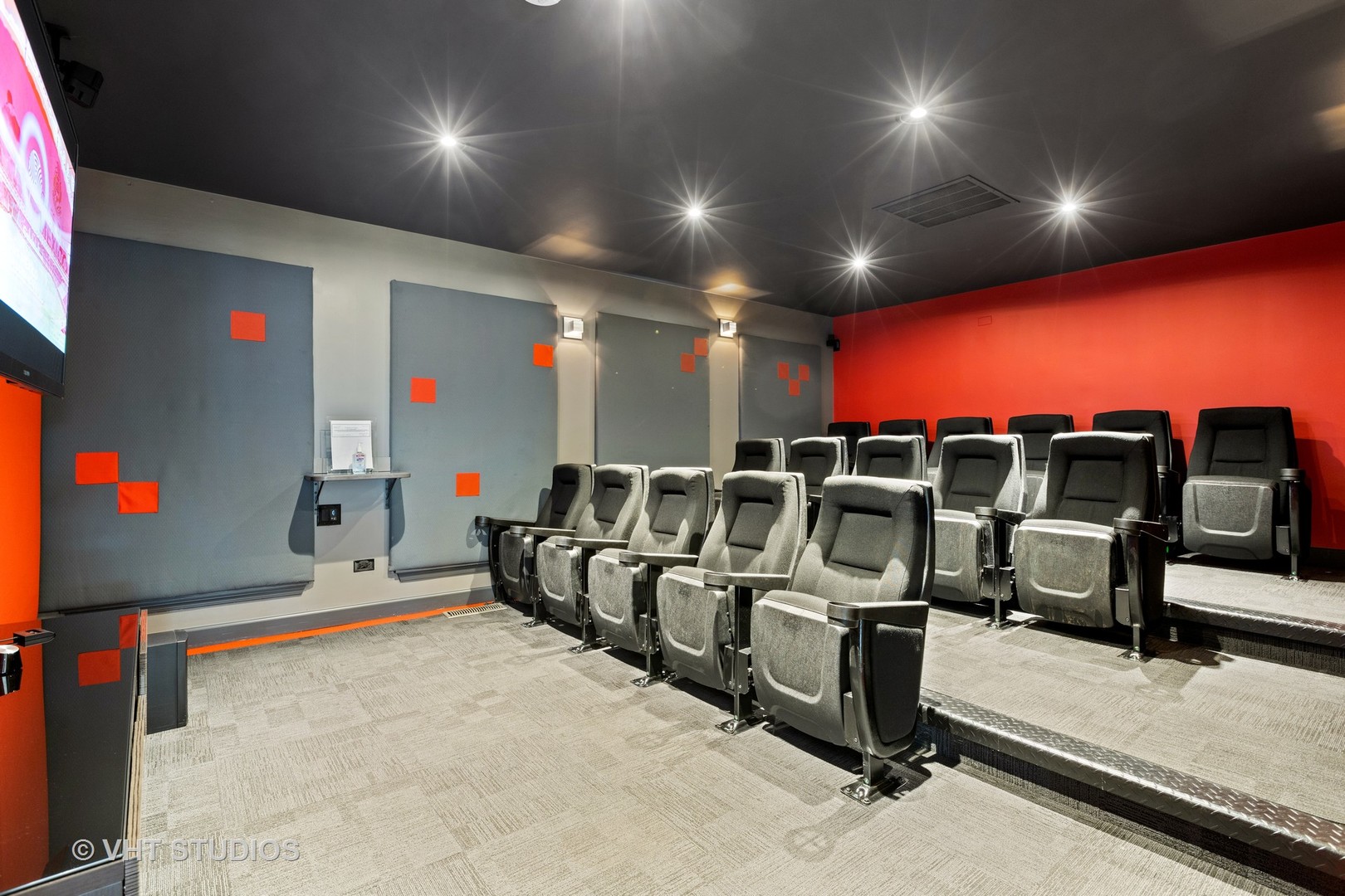 1711 Buttonwood Circle, Unit 2821 Schaumburg, IL 60173 - Photo 15 of 27 an empty room with gym equipment