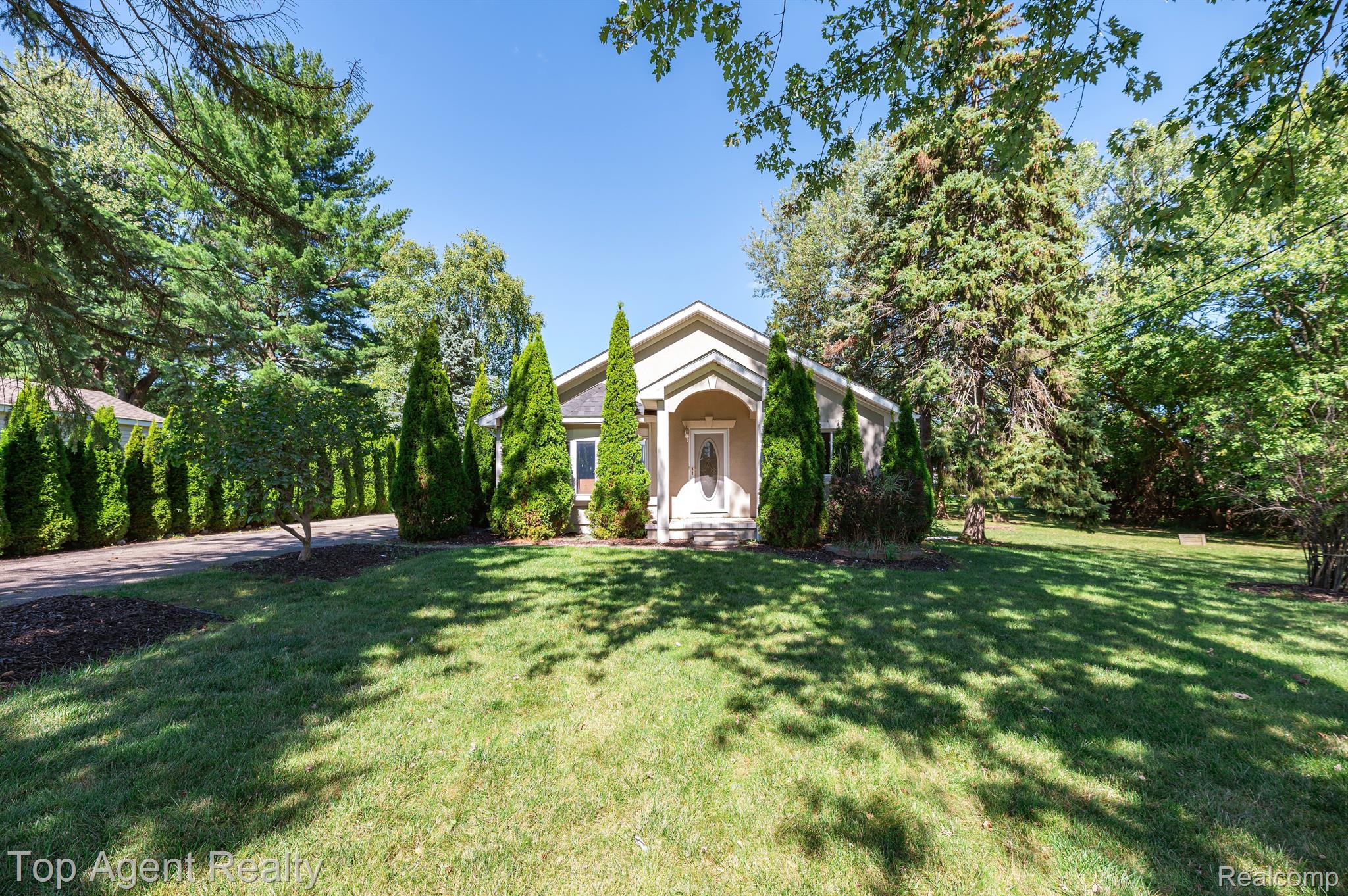 110 Wabash Road Rochester, MI 48307 - Photo 1 of 35 Gallery Image 1