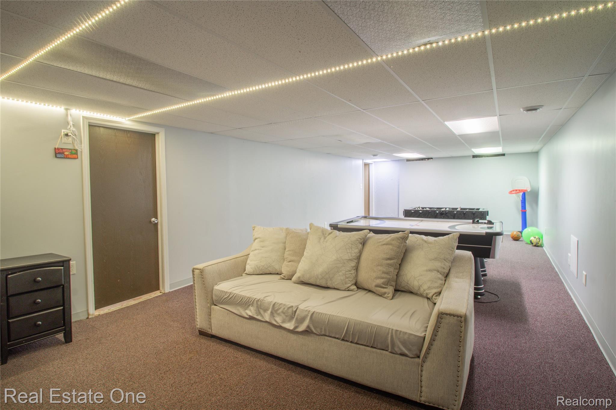 44220 Saltz Road Canton, MI 48187 - Photo 17 of 31 IMG_9238-HDR.jpg