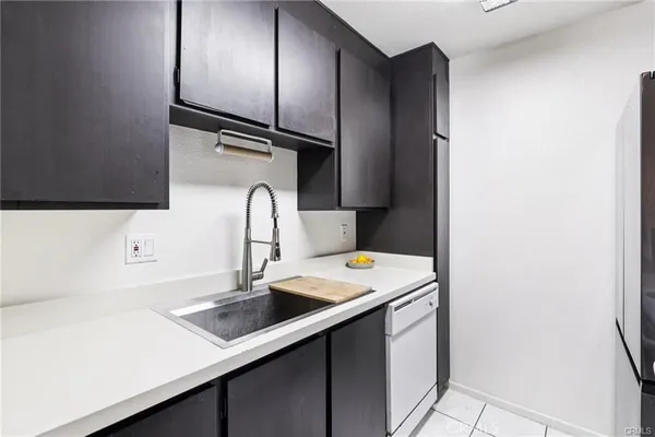 a close view of sink and tap