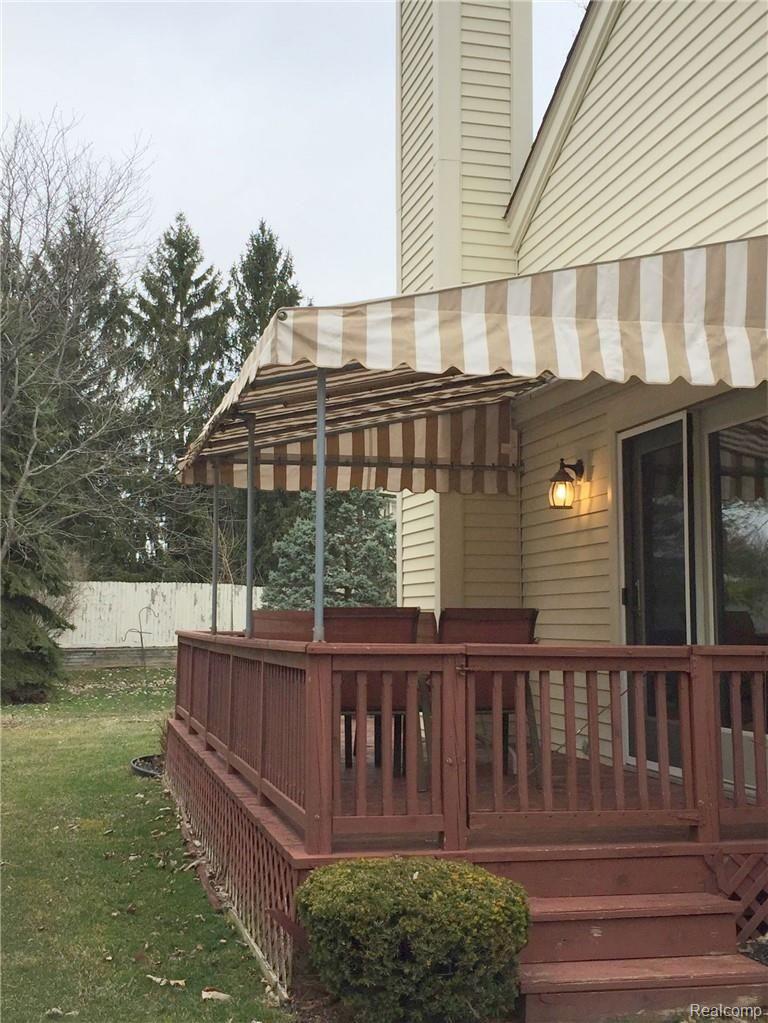 1630 Fielding Drive Rochester, MI 48307 - Photo 28 of 29 28 Deck.JPG