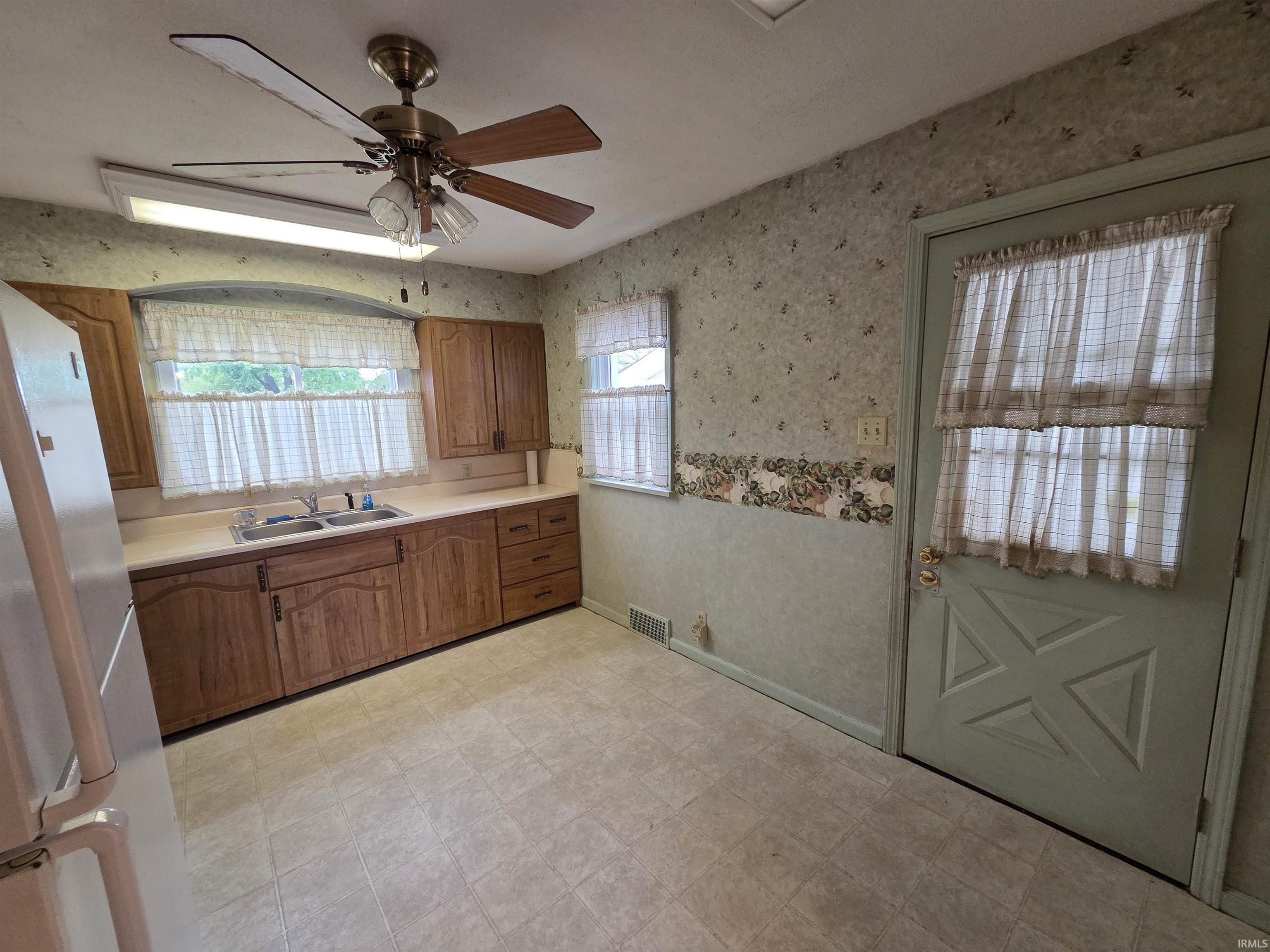 2113 South Hackley Street Muncie, IN 47302 - Photo 8 of 35