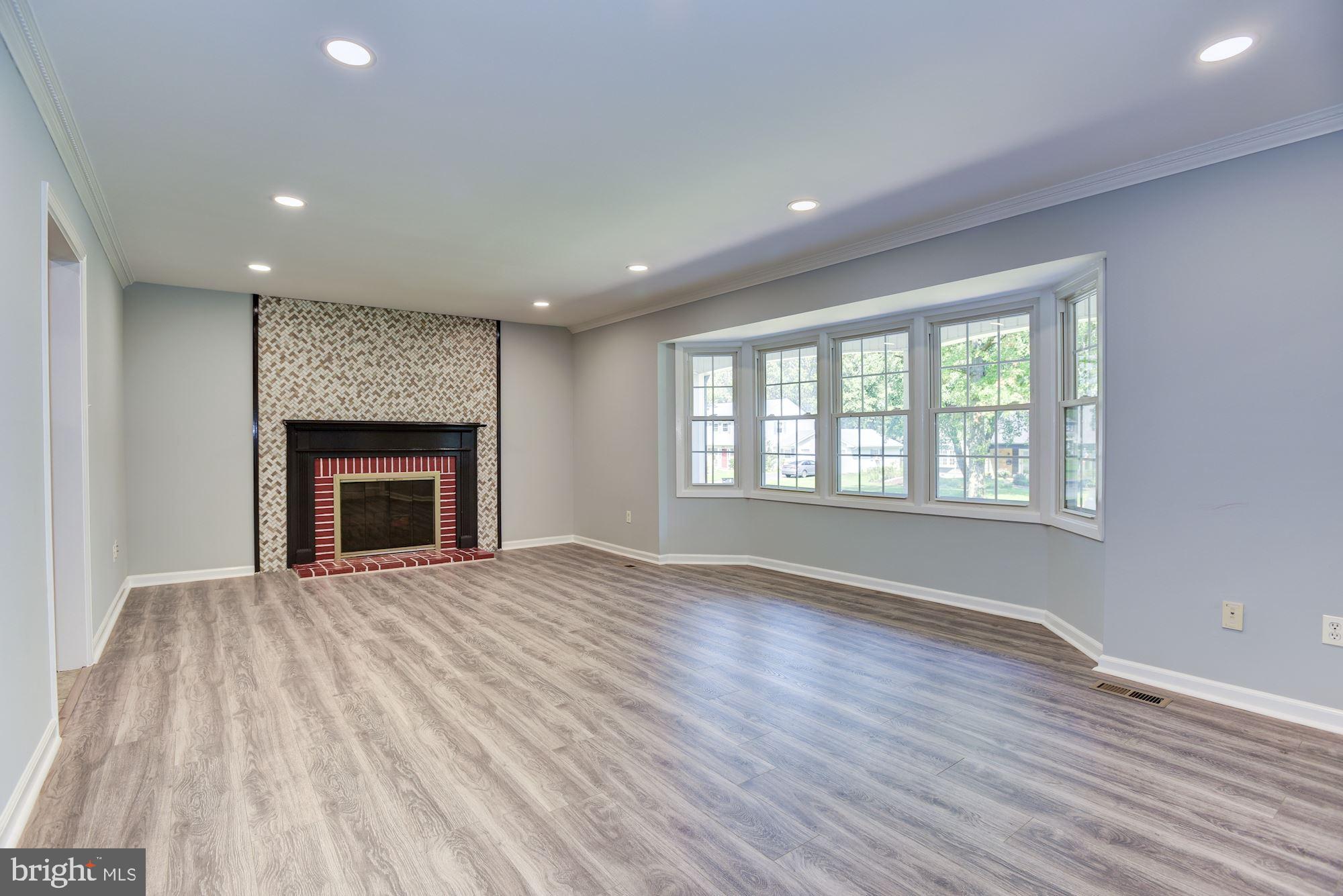 12614 Cedarbrook Lane Laurel, MD 20708 - Photo 4 of 51 Living Room