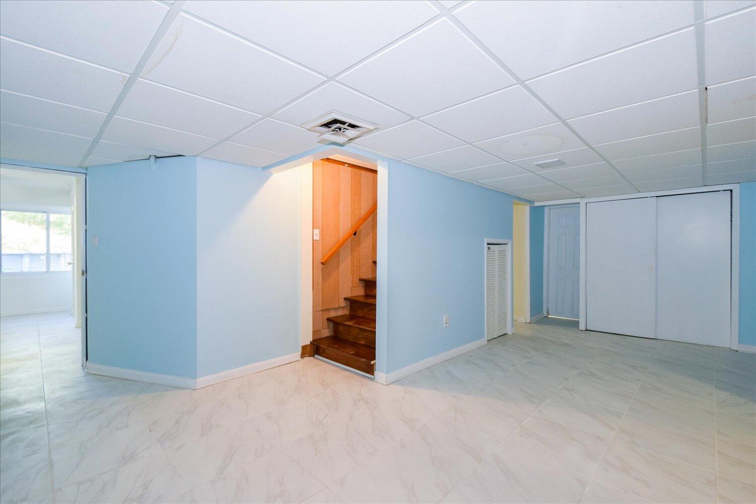 3703 Cove Road Roanoke, VA 24017 - Photo 15 of 27 an empty room with windows and closet