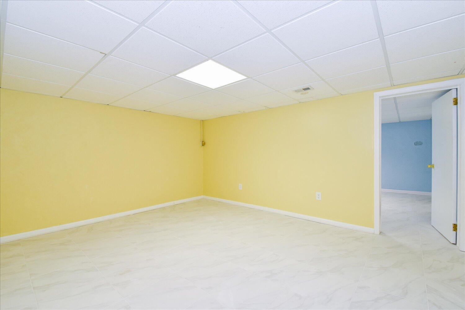 3703 Cove Road Roanoke, VA 24017 - Photo 20 of 27 an empty room with a empty space