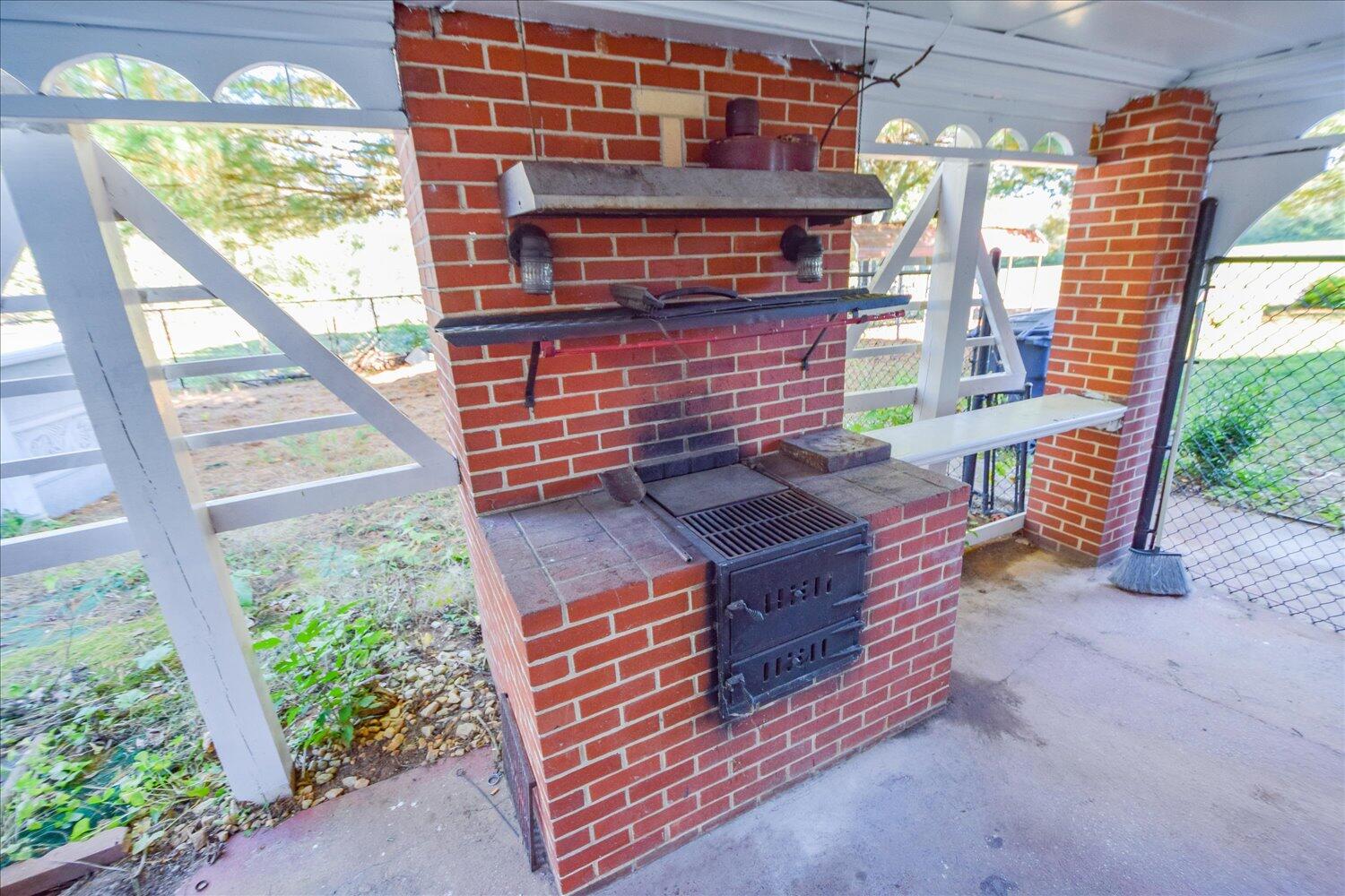 3703 Cove Road Roanoke, VA 24017 - Photo 23 of 27 a view of a chairs and table in the patio
