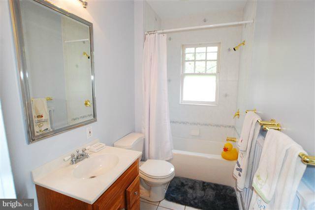 204 Oakdale Road Baltimore, MD 21210 - Photo 2 of 25 2nd floor bathroom