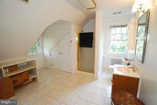 204 Oakdale Road Baltimore, MD 21210 - Photo 13 of 25 Third floor bath