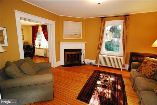 204 Oakdale Road Baltimore, MD 21210 - Photo 16 of 25 Living Room