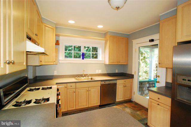 204 Oakdale Road Baltimore, MD 21210 - Photo 18 of 25 Kitchen