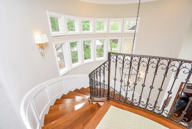 a view of entryway with a front door