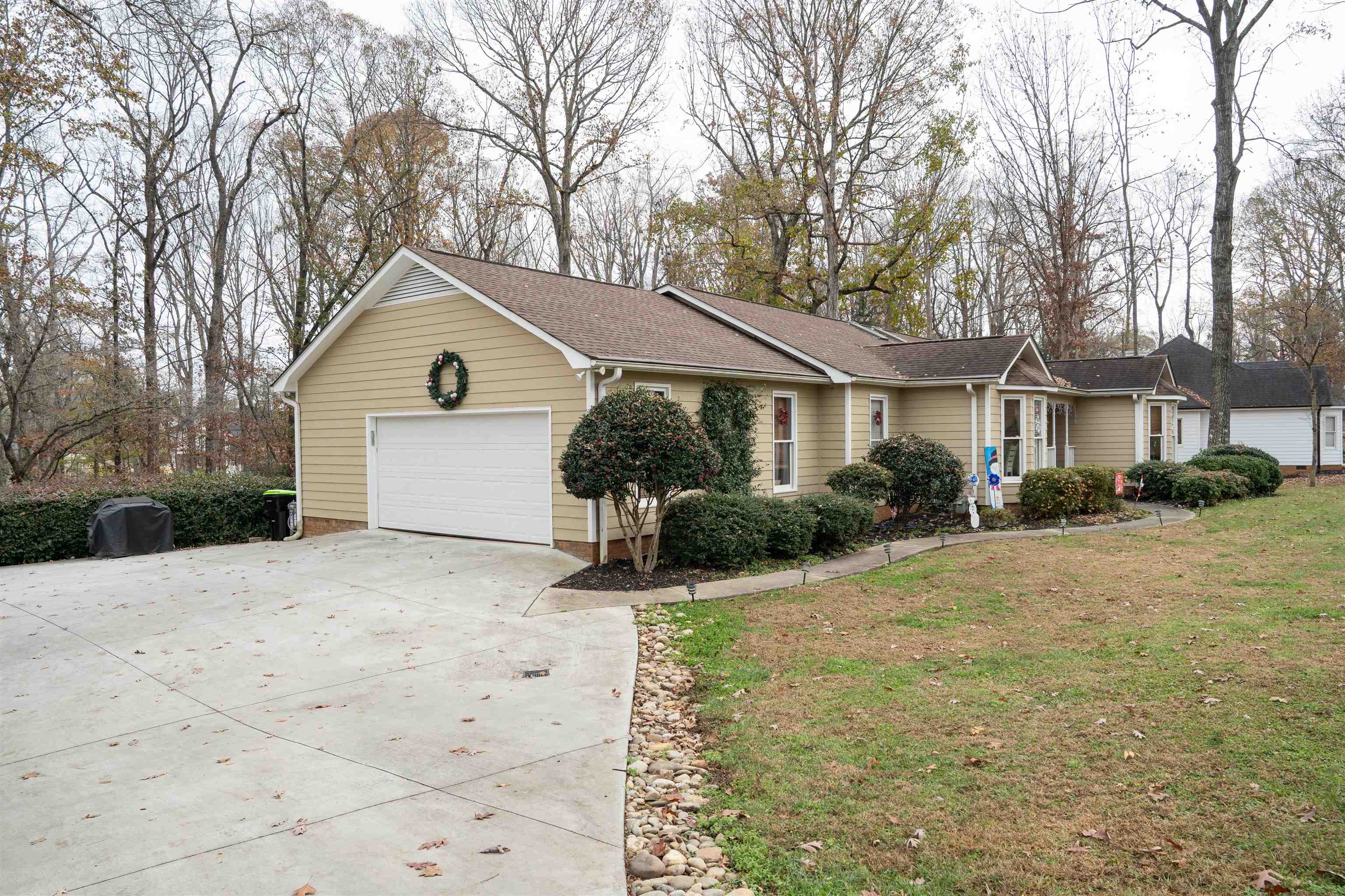 408 Lakewinds Boulevard Inman, SC 29349 - Photo 4 of 49 Gallery Image 4