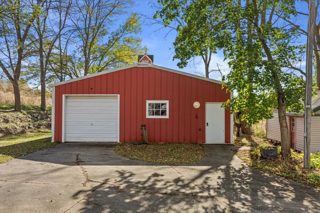 $550,000 | N5724 North Helenville Road, Helenville, WI 53137