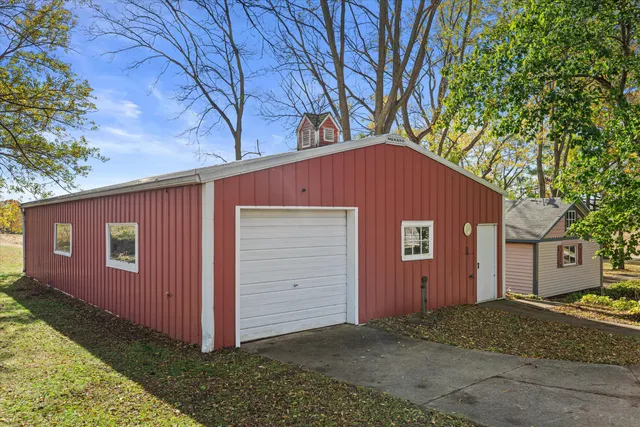 $550,000 | N5724 North Helenville Road, Helenville, WI 53137