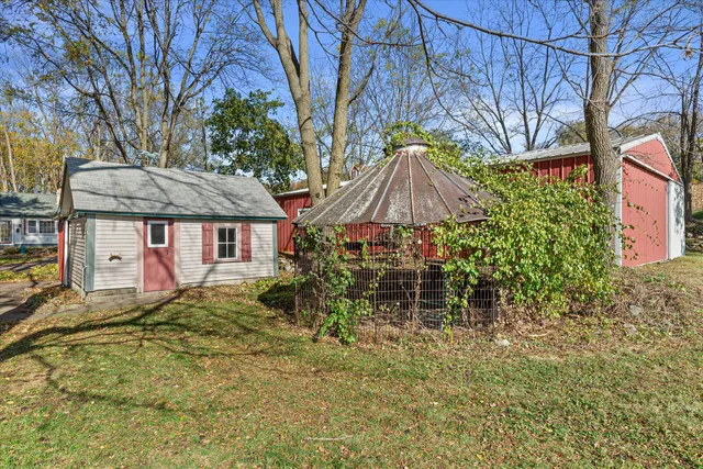 $550,000 | N5724 North Helenville Road, Helenville, WI 53137